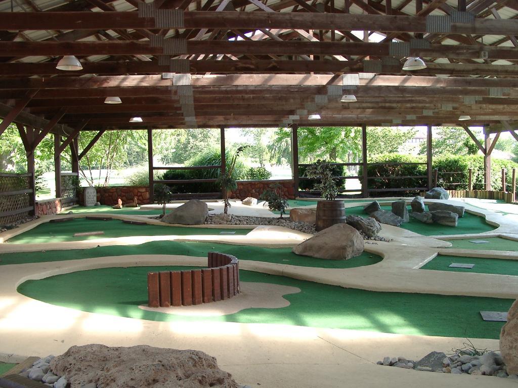 Circle M Camping Resort Screened Park Model 27 Wabank Exteriér fotografie